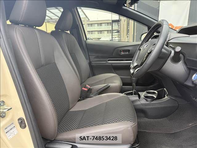 Toyota AQUA 2018-10 6750830-8