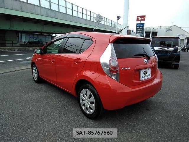 Toyota AQUA 2014-05 6750853-9