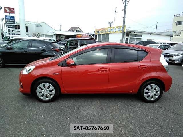 Toyota AQUA 2014-05 6750853-10