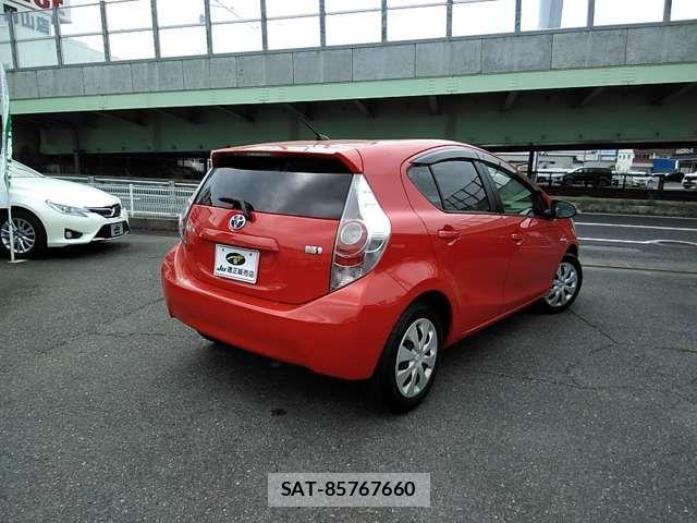 Toyota AQUA 2014-05 6750853-4