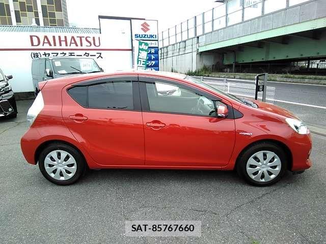 Toyota AQUA 2014-05 6750853-7