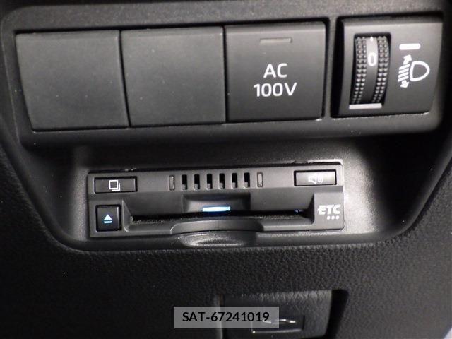Toyota AQUA 2023-03 6750828-12