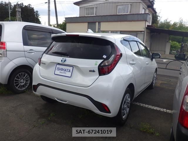 Toyota AQUA 2023-03 6750828-1