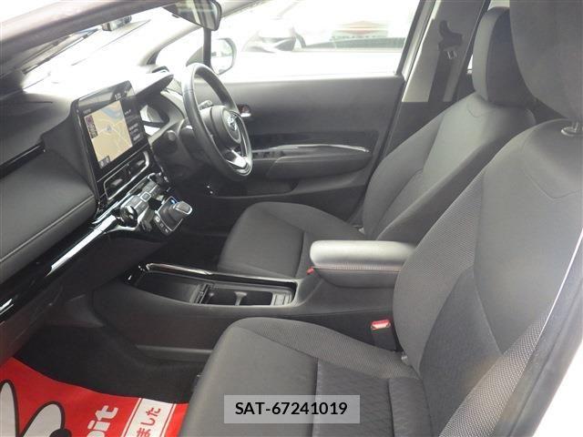 Toyota AQUA 2023-03 6750828-2