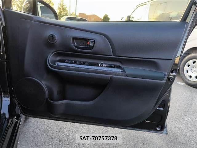 Toyota AQUA 2014-10 6750857-9