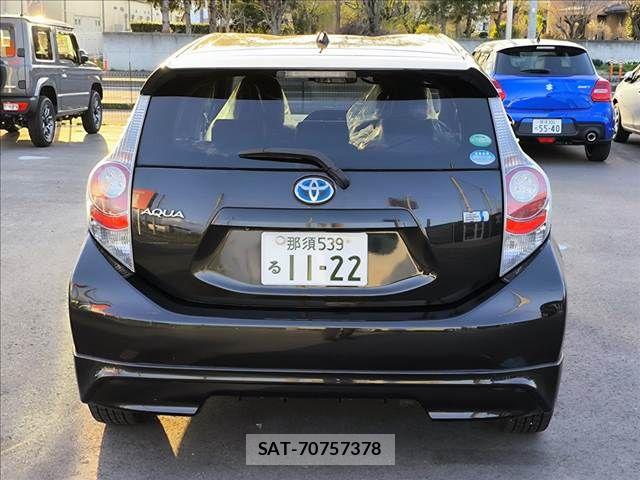 Toyota AQUA 2014-10 6750857-4