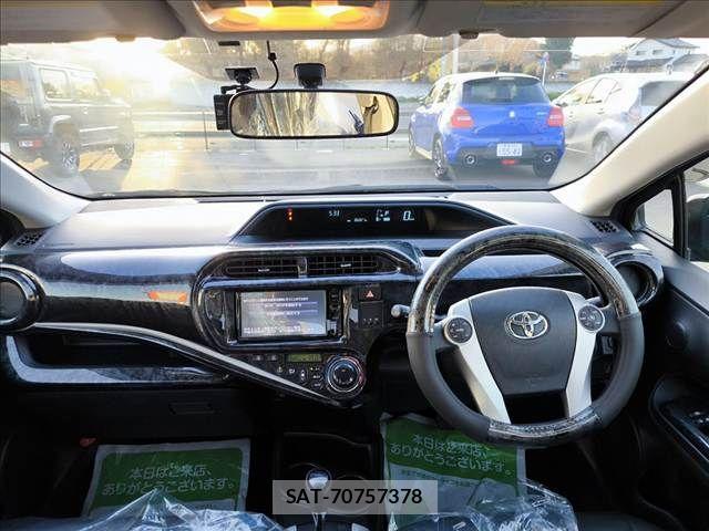 Toyota AQUA 2014-10 6750857-8