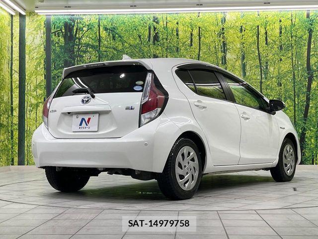 Toyota AQUA 2015-11 6750846-16