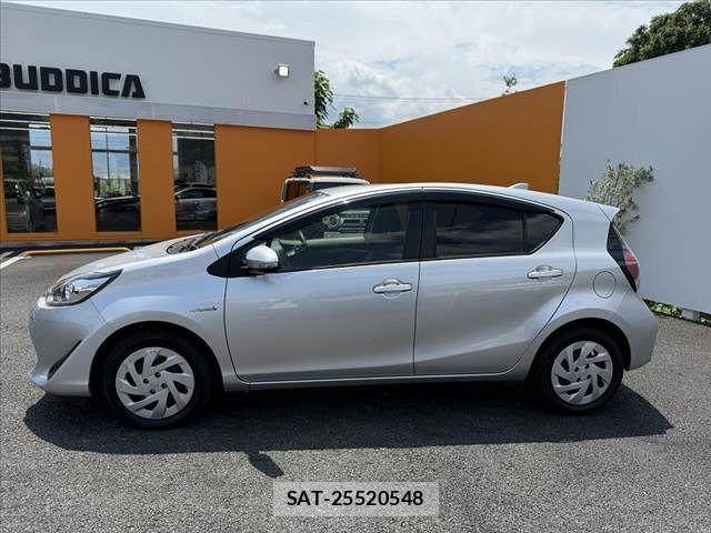 Toyota AQUA 2017-08 6750834-10