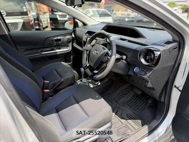 Toyota AQUA 2017-08 6750834-15