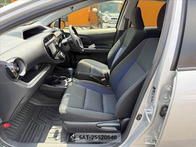 Toyota AQUA 2017-08 6750834-16