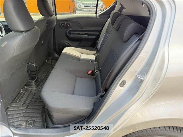 Toyota AQUA 2017-08 6750834-17
