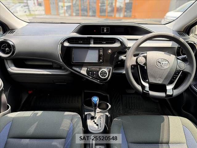Toyota AQUA 2017-08 6750834-1