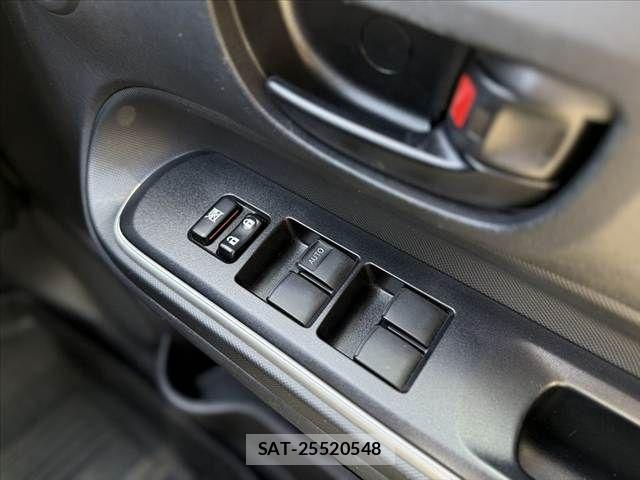 Toyota AQUA 2017-08 6750834-21