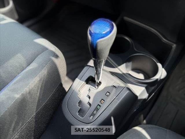 Toyota AQUA 2017-08 6750834-26