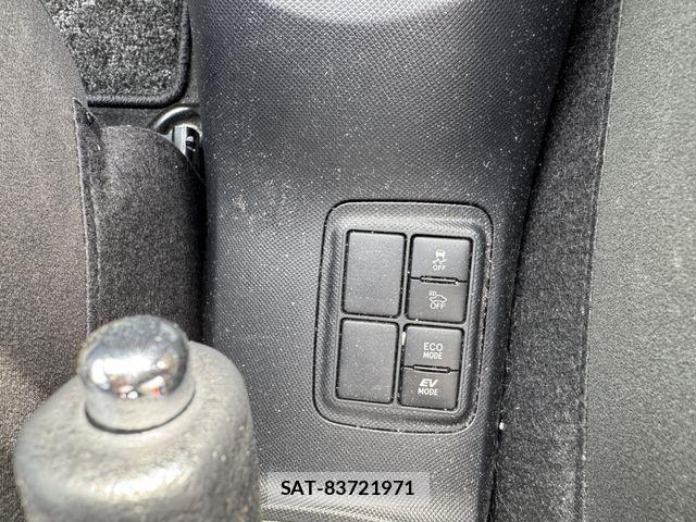 Toyota AQUA 2018-09 6790718-15
