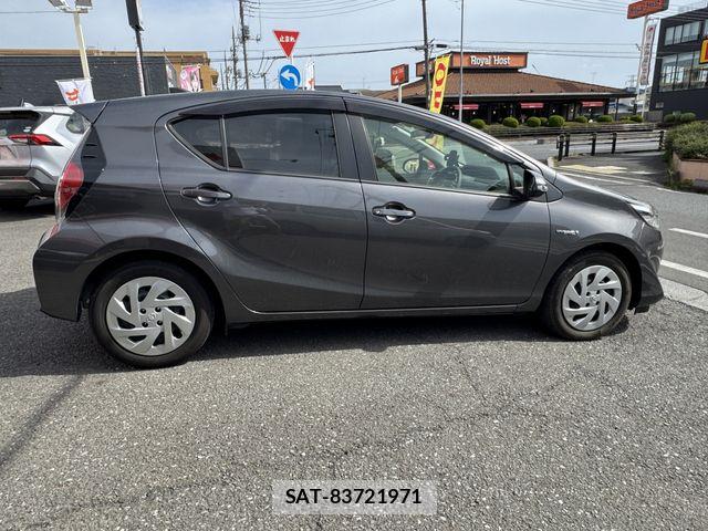 Toyota AQUA 2018-09 6790718-3