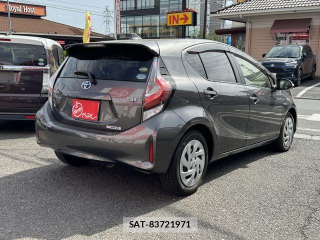 Toyota AQUA 2018-09 6790718-4