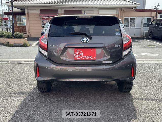 Toyota AQUA 2018-09 6790718-5