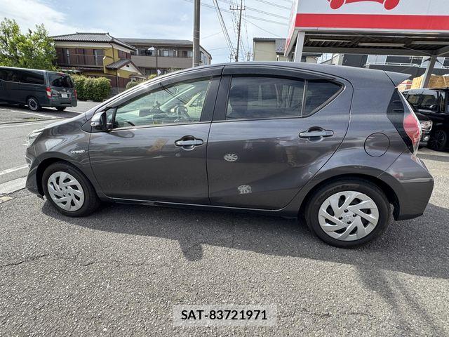 Toyota AQUA 2018-09 6790718-7