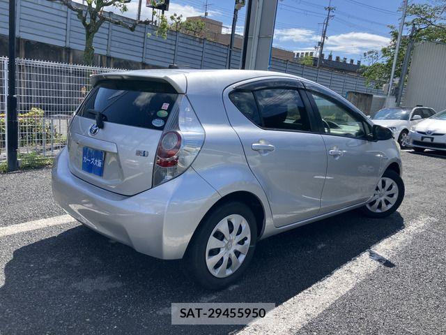 Toyota AQUA 2013-04 6790725-2