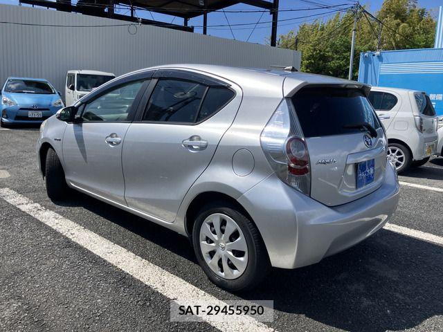 Toyota AQUA 2013-04 6790725-3
