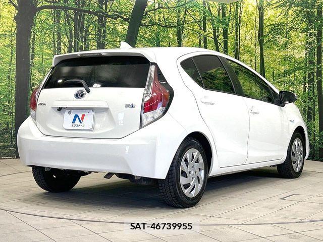 Toyota AQUA 2015-06 6813689-16
