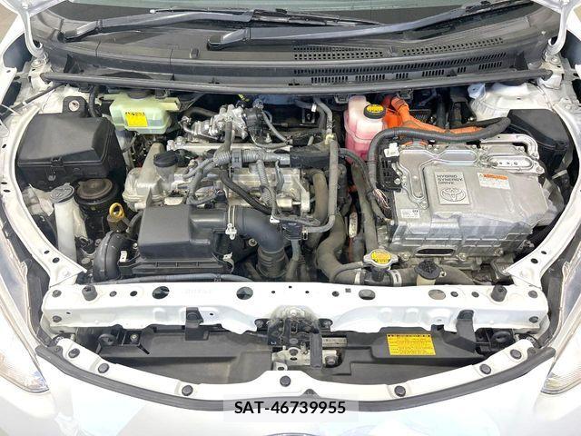 Toyota AQUA 2015-06 6813689-17