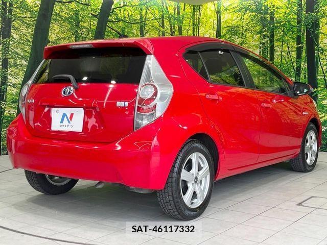 Toyota AQUA 2013-03 6813718-16