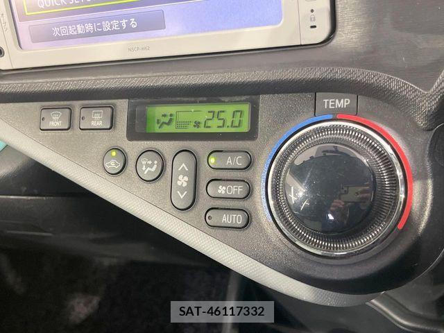 Toyota AQUA 2013-03 6813718-6
