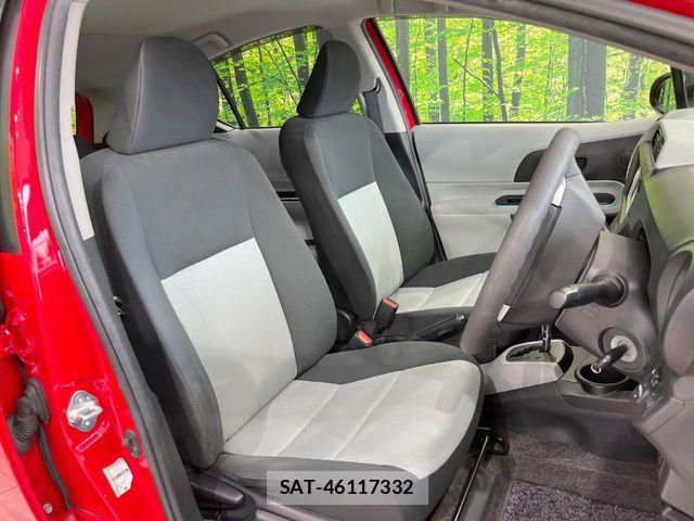 Toyota AQUA 2013-03 6813718-7