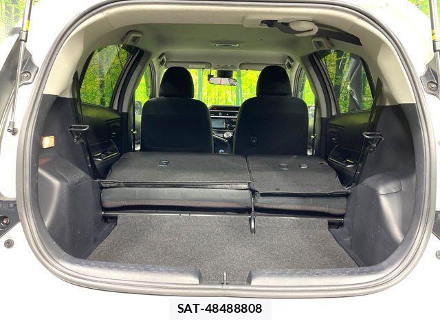 Toyota AQUA 2016-04 6813672-11