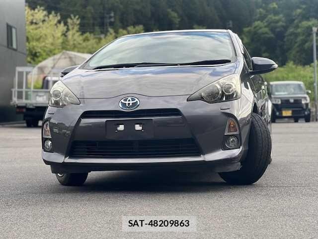 Toyota AQUA 2013-03 6813710-0