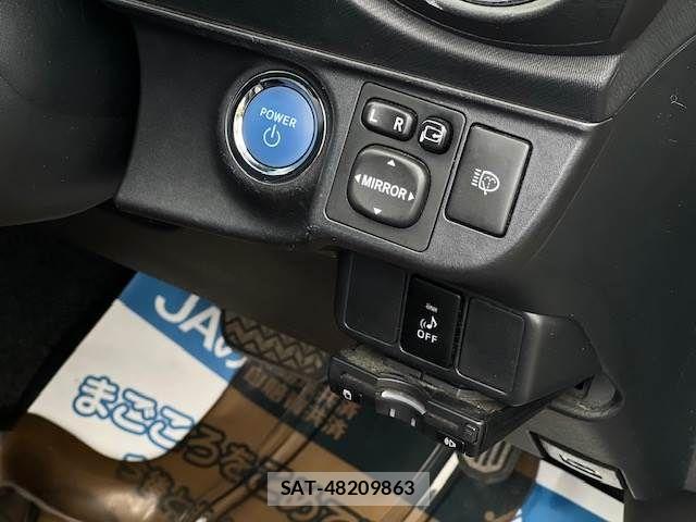 Toyota AQUA 2013-03 6813710-12