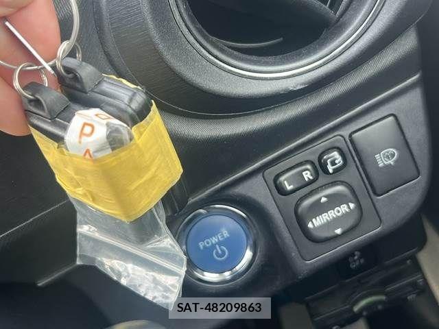 Toyota AQUA 2013-03 6813710-13