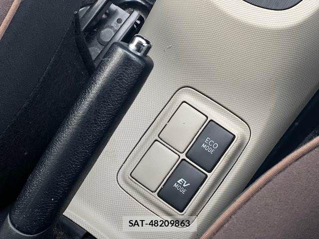 Toyota AQUA 2013-03 6813710-14