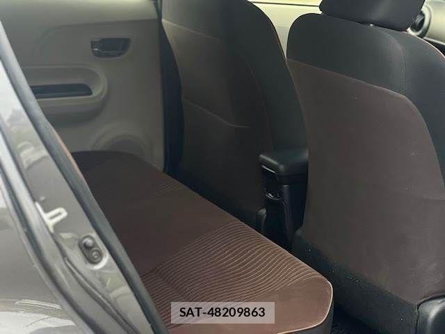 Toyota AQUA 2013-03 6813710-8