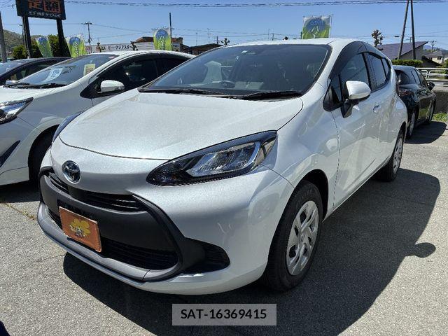 Toyota AQUA 2021-12 6813648-0