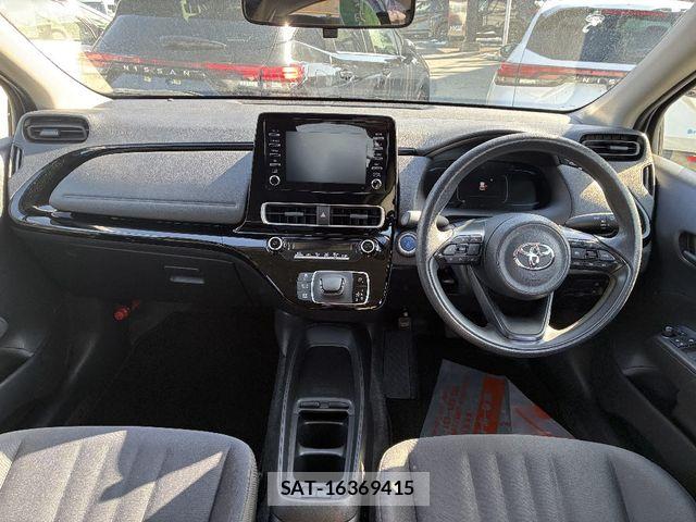 Toyota AQUA 2021-12 6813648-1