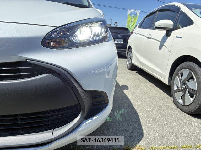 Toyota AQUA 2021-12 6813648-19