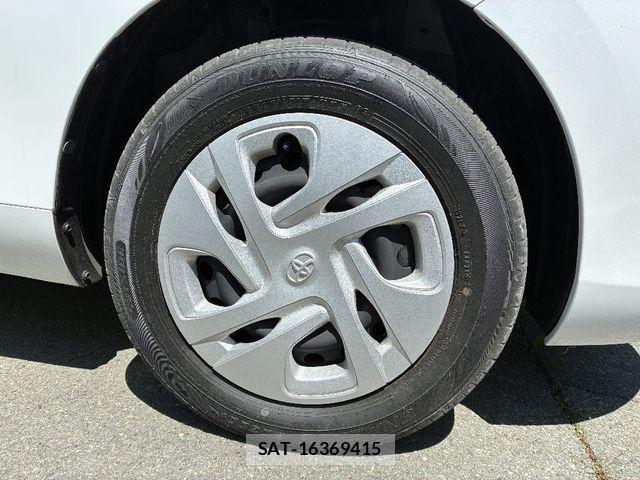 Toyota AQUA 2021-12 6813648-21