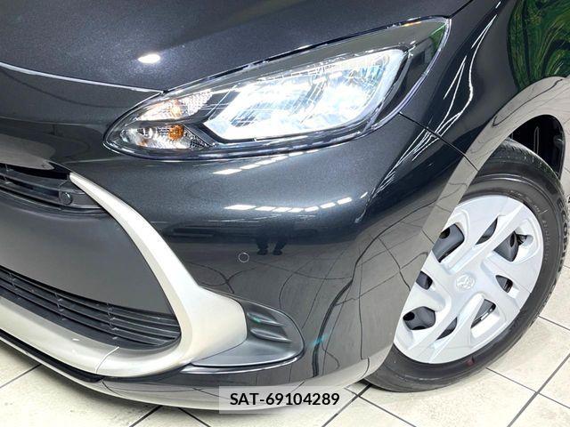 Toyota AQUA 2023-10 6813651-11