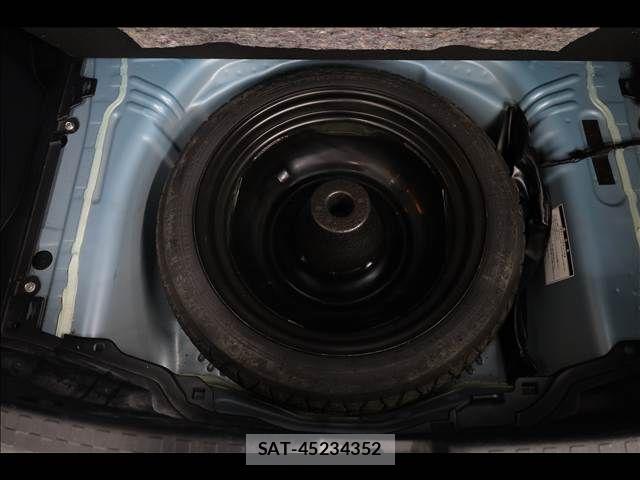 Toyota AQUA 2013-08 6813712-14