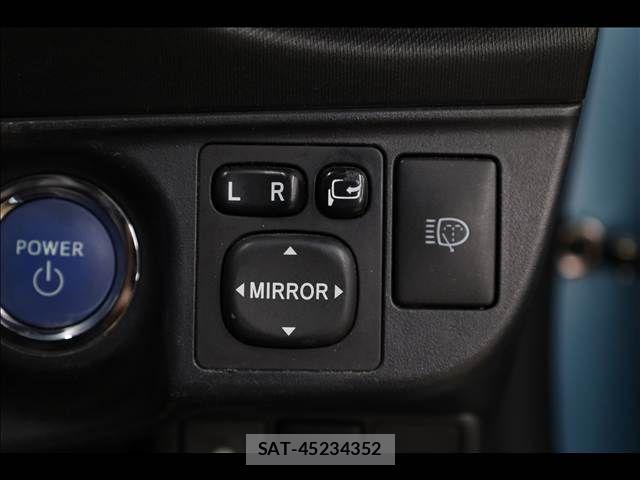 Toyota AQUA 2013-08 6813712-15