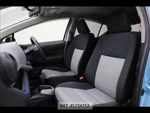 Toyota AQUA 2013-08 6813712-17