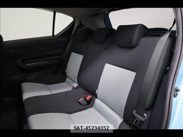 Toyota AQUA 2013-08 6813712-18