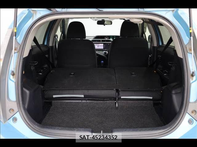 Toyota AQUA 2013-08 6813712-19