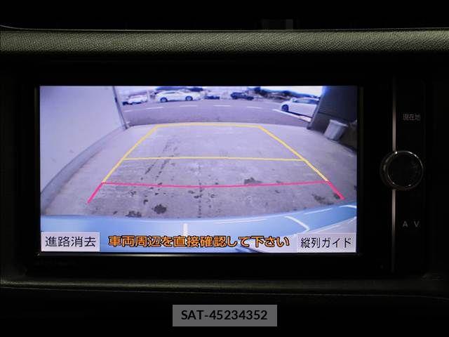 Toyota AQUA 2013-08 6813712-6