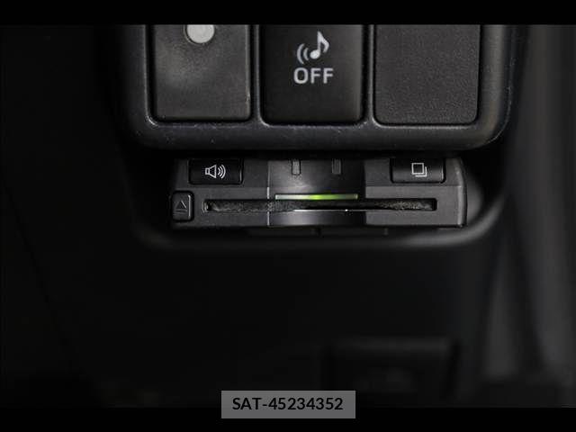 Toyota AQUA 2013-08 6813712-7