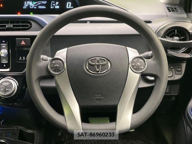 Toyota AQUA 2015-09 6813699-10
